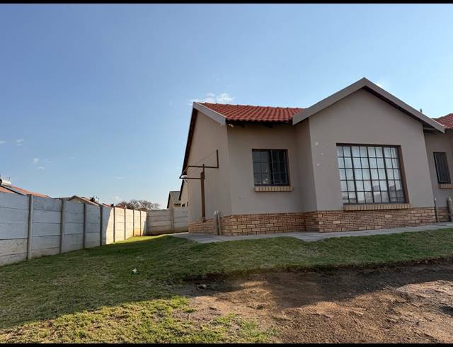 3 BEDROOM HOUSE FOR SALE IN WATERKLOOF EAST